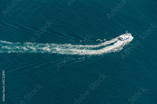 Vue aérienne d'un bateau près de Saint Malo en France