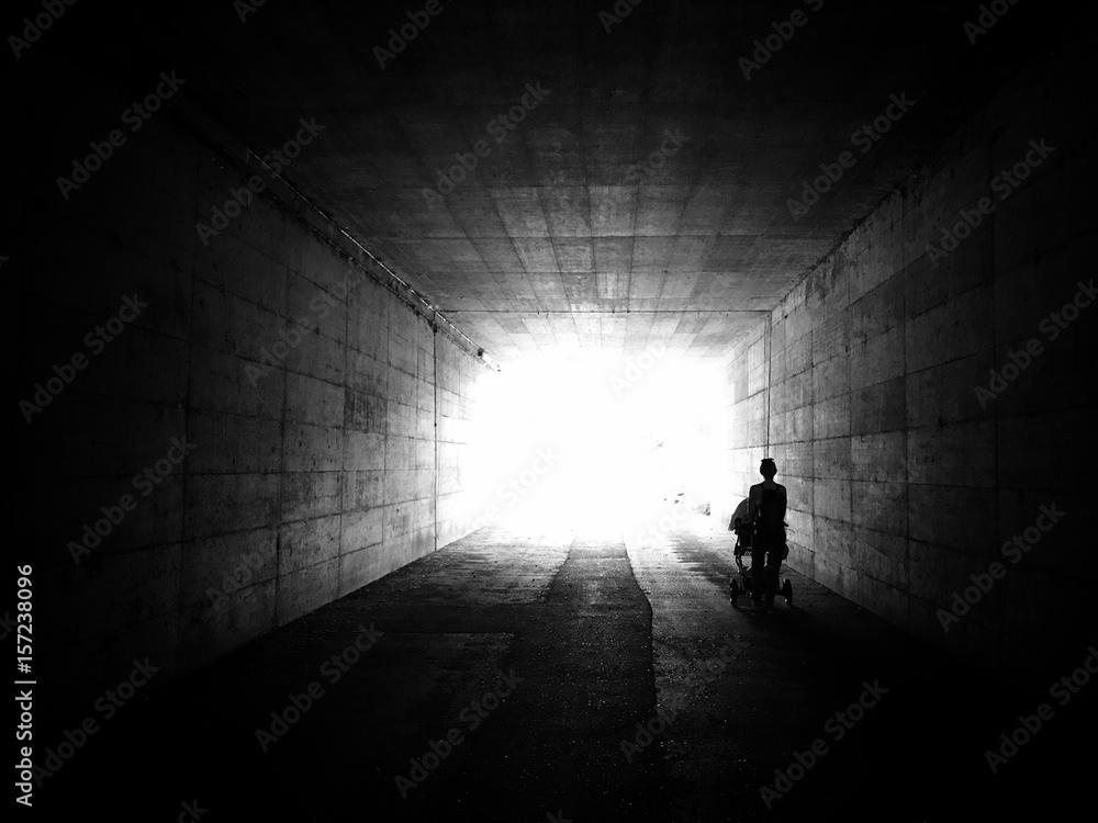 Mit Kinderwagen durch Tunnel Mit Kinderwagen durch Tunnel