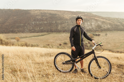 Fototapeta Naklejka Na Ścianę i Meble -  Male posing with mountain bike