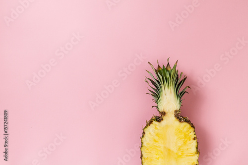 przekroj-modernizmu-na-przykladzie-ananasa