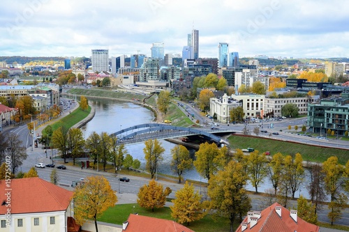 Obraz na płótnie Vilnius town aerial view from Gediminas castle tower w salonie