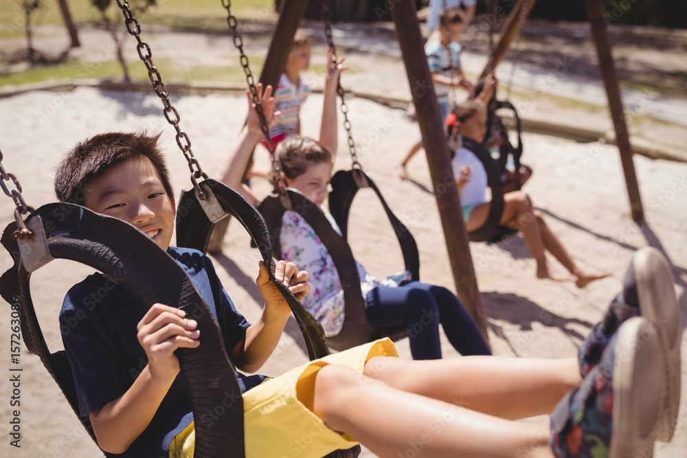 Obraz premium Schoolkids playing in playground
