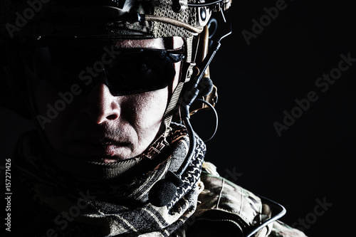 Foto Elite member of US Army rangers in combat helmet and dark glasses