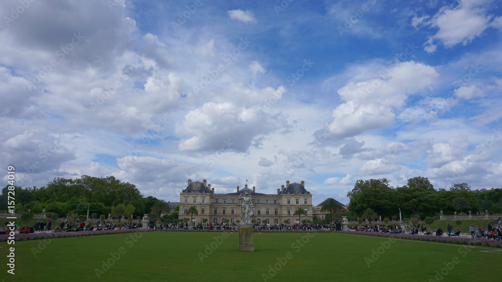 Photo of Luxemburg gardens with beutiful clouds on a spring morning, Paris, France