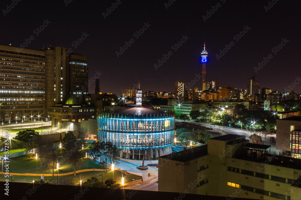 Obraz premium Miasto Johannesburg nocą