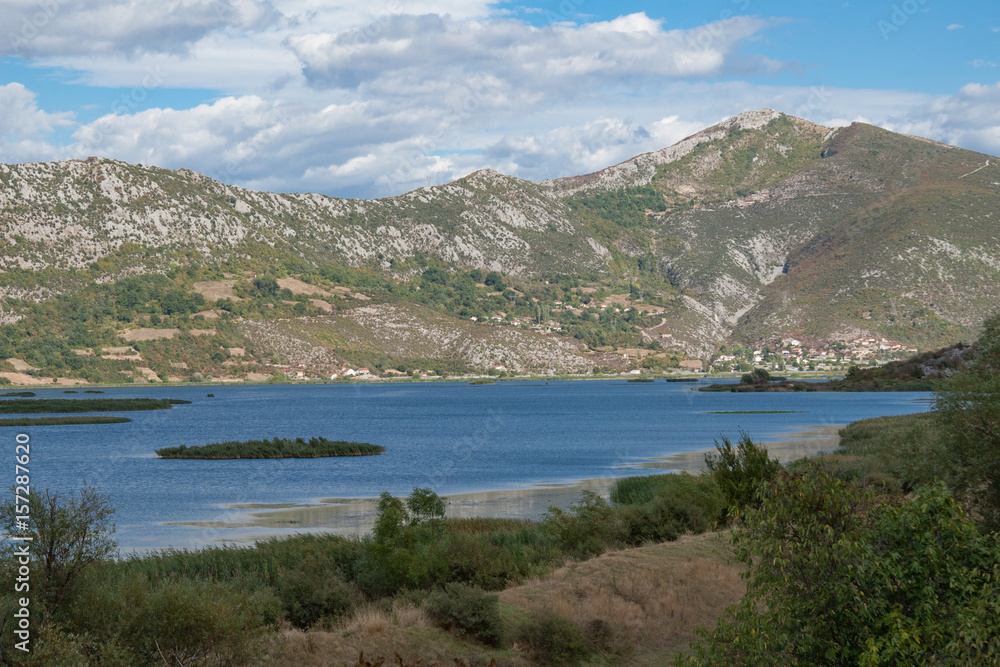 Seenlandschaft in Bosnien bei Mostar
