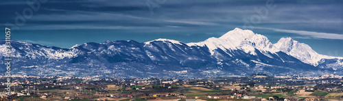 Photo Silhouette of the Gran Sasso in Abruzzo resembling the profile of the Sleeping B