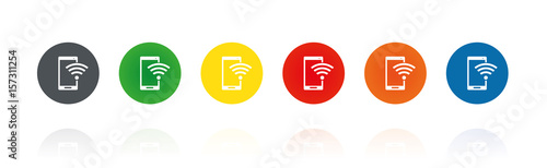 Smartphone mit WLAN Symbol - Farbige Buttons