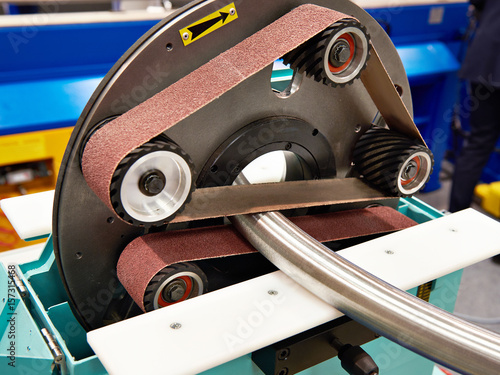 Billede på lærred Pipe grinding machine
