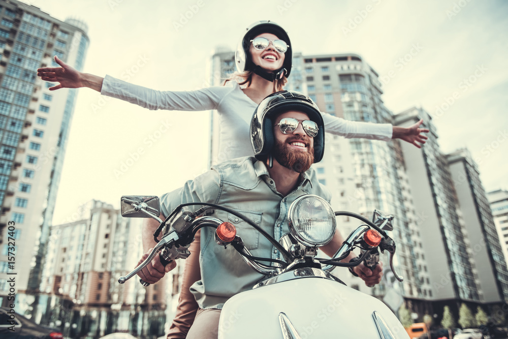 Obraz premium Para na skuterze