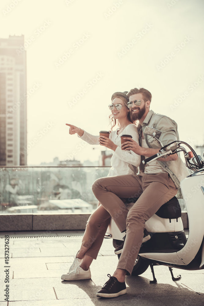 Obraz premium Couple on scooter