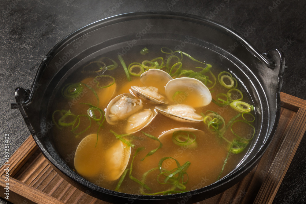 あさりのみそ汁　Miso soup with clam 