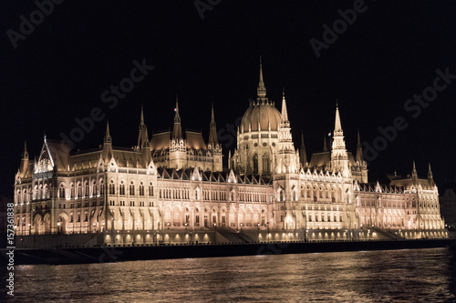 Parlamento en la noche © Jean