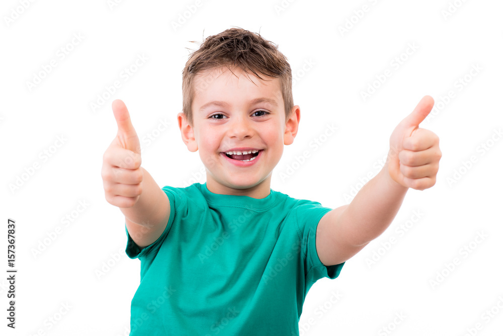 Netter Junge freut sich über Gewinn Netter Junge freut sich über Gewinn