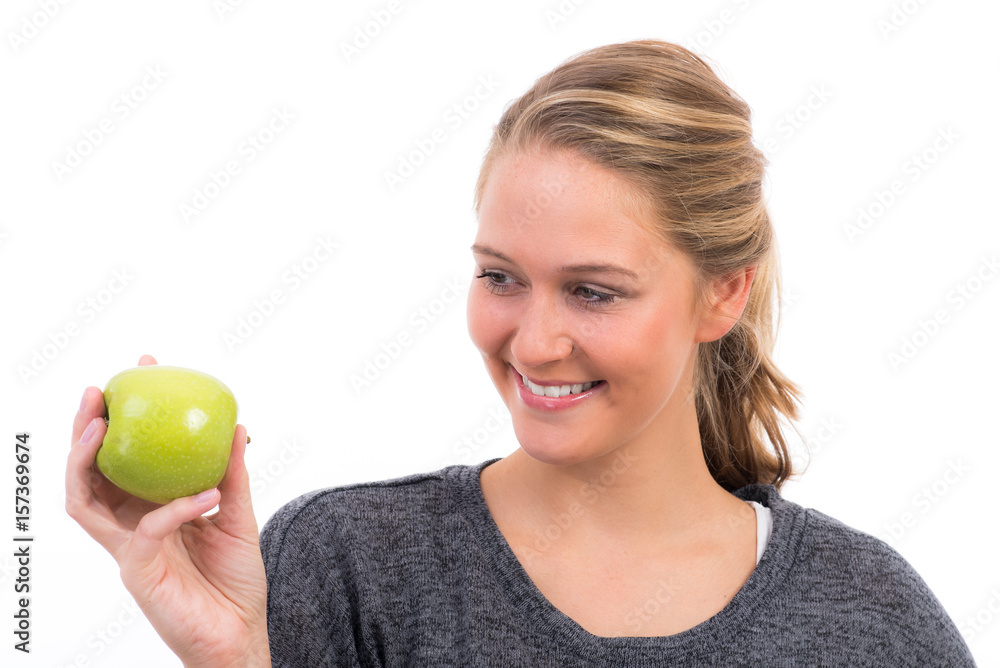 frau jung zeigt apfel frau jung zeigt apfel