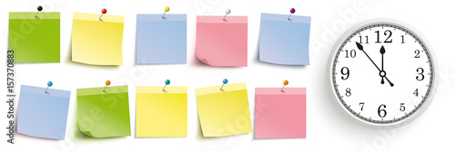 Klebezettel in einer Doppelreihe mit einer Uhr