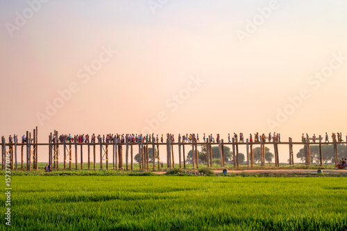 Quadro em tela People on U Bein bridge over the Taungthaman Lake in Amarapura, Mandalay, Myanma
