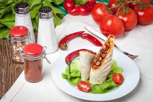 Burritos filled wiht minced meat, bean and vegetables.