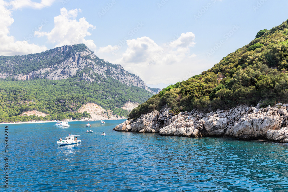 Obraz premium Luxury yacht on turquoise water between the islands