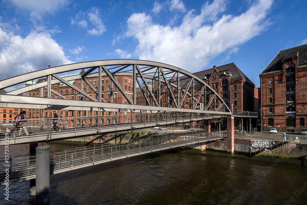 Fototapeta premium speicherstadt brücke in hamburg