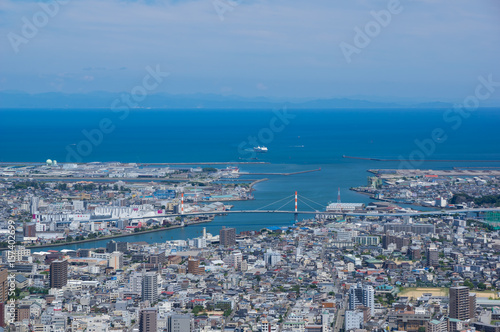 徳島県徳島市街並み　眉山公園から撮影　遠方に紀伊半島