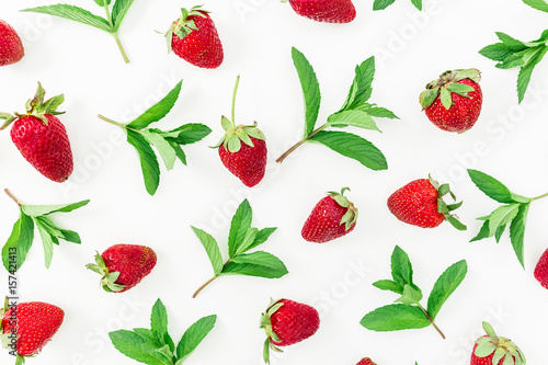 Fototapeta Naklejka Na Ścianę i Meble -  Juicy fresh strawberries on white background. Flat lay. Top view.