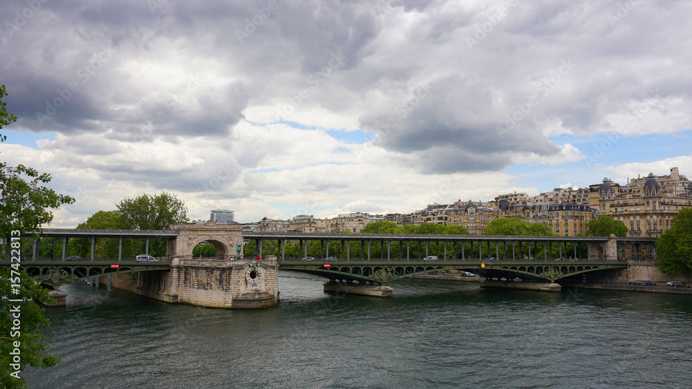 Photo of iconic Bir Hakeim bridge, Paris, France