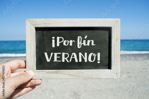 text por fin verano, finally summer in spanish photo