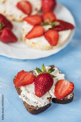 Strawberry sandwiches with ...