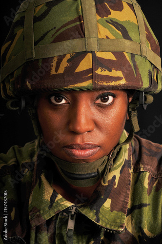 Cuadro en lienzo Portrait of female soldier wearing British military uniform.