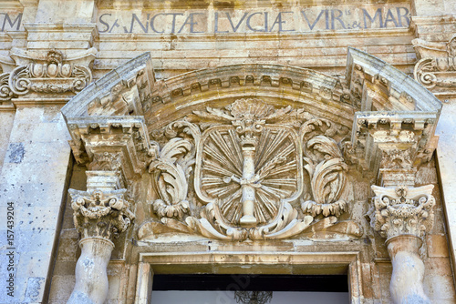 Foto The church of Santa Lucia alla Badia is a church of Syracuse, located in Piazza Duomo and dedicated to the Patron Saint of Siracusa