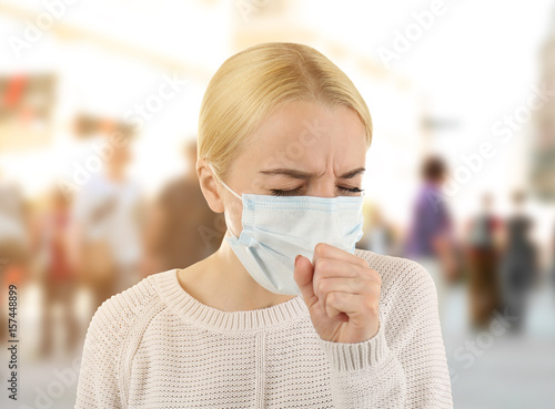 фотографія Woman wearing mask isolated on white