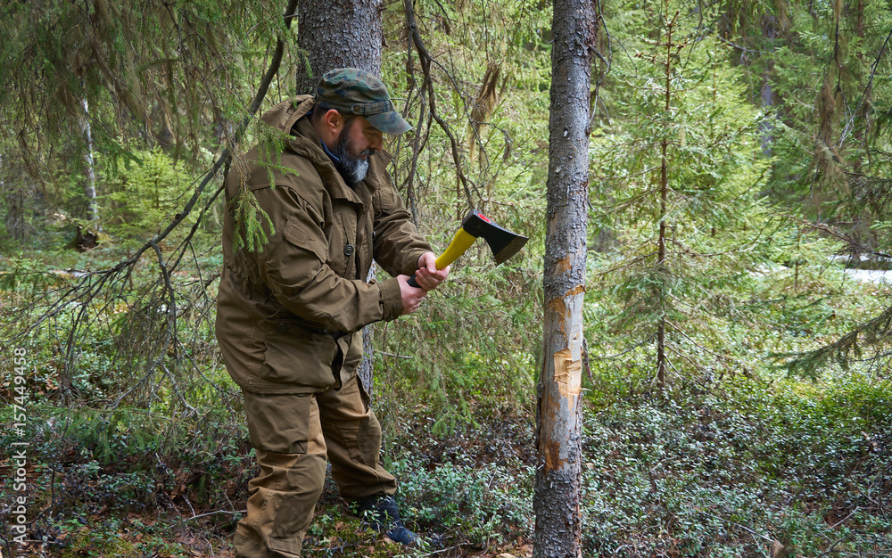 Fototapeta premium man chopping wood