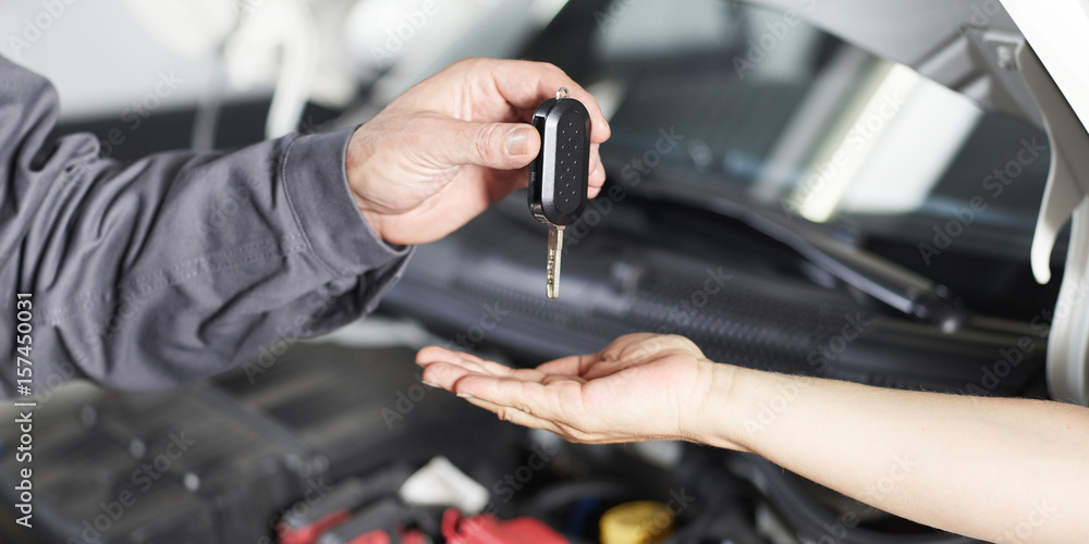 Key delivery between customer and mechanic