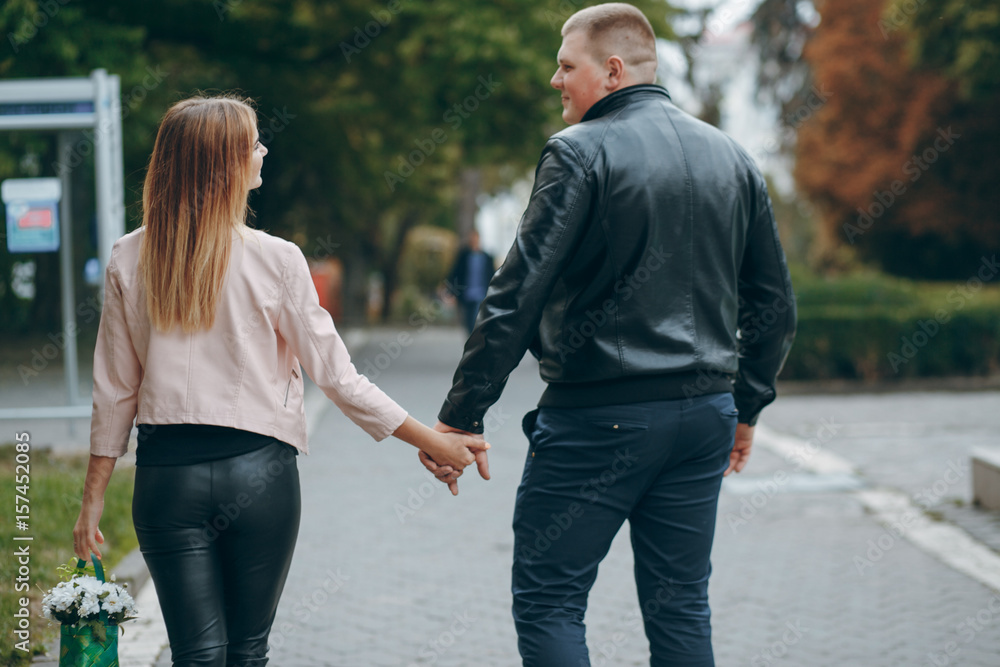 Fototapeta premium couple in city