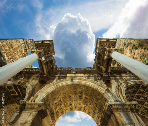 Canvas-taulu View of Hadrian's Gate in old city of Antalya
