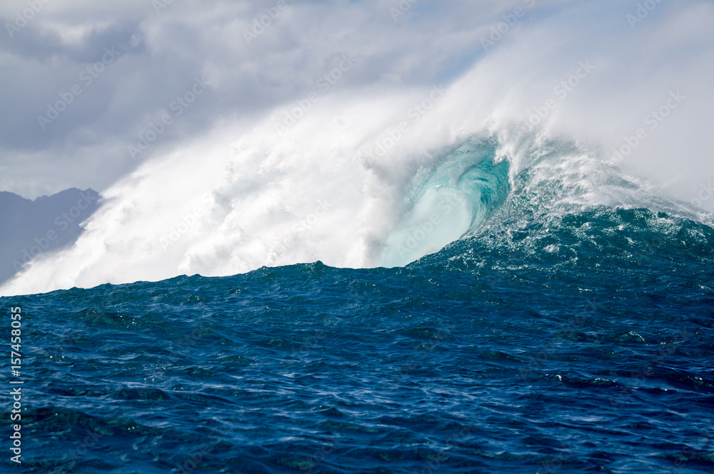 Giant Ocean Wave on the north shore of Oahu Hawaii Giant Ocean Wave on the north shore of Oahu Hawaii