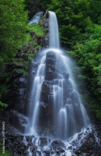 Wasserfall und B  ume