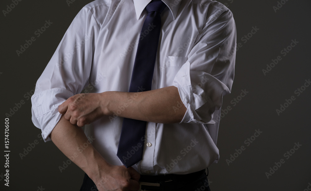 ビジネスマン ワイシャツ ネクタイ 腕まくり 袖をまくる Stock 写真 Adobe Stock