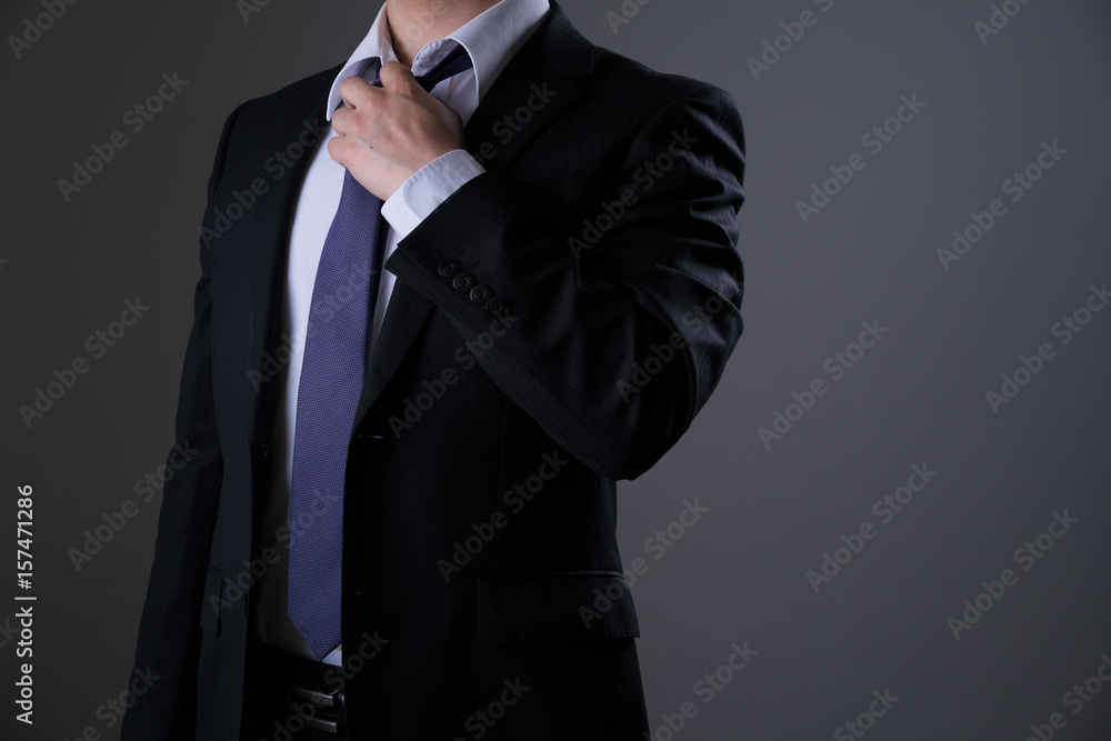 ビジネスマン スーツ ネクタイ 緩める Stock 写真 Adobe Stock