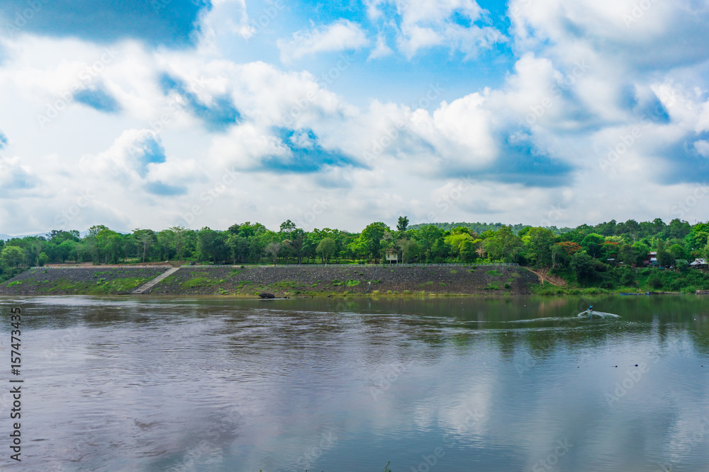 Fototapeta premium the merge of two river