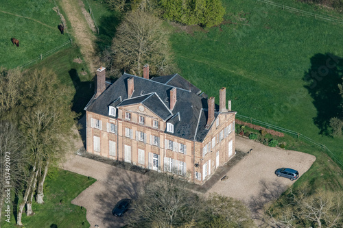Vue aérienne du chateau de Chennebrun en France
