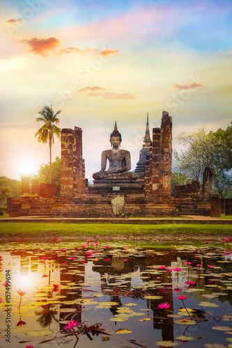 Wat Mahathat Temple at Sukhothai Historical Park, a UNESCO World Heritage Site in Thailand © coward_lion