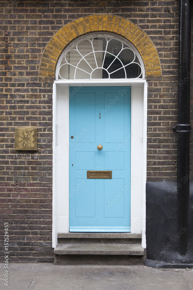 Naklejka premium turquoise front door of number one somewhere in london