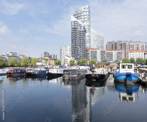 house boats and apartment buildings in london docklands near canary wharf