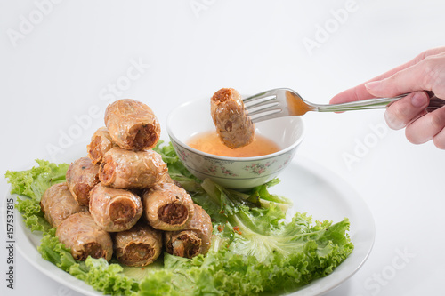 Bild auf Leinwand Using fork to eat Hoi Jo with sweet sauce