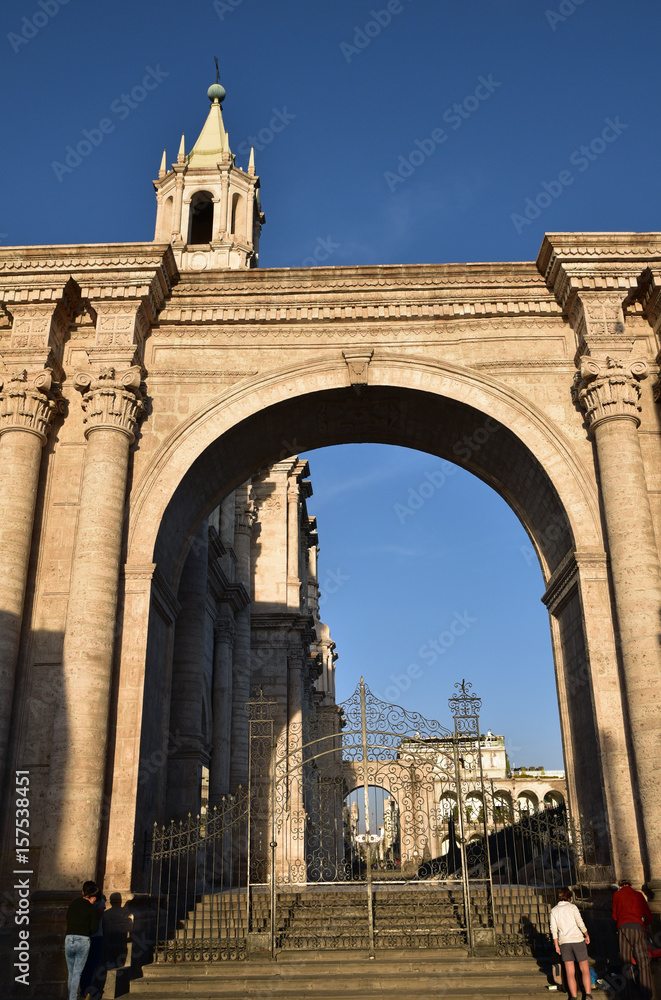 Portail de la cathédrale de Aréquipa plaza de Armas au Pérou