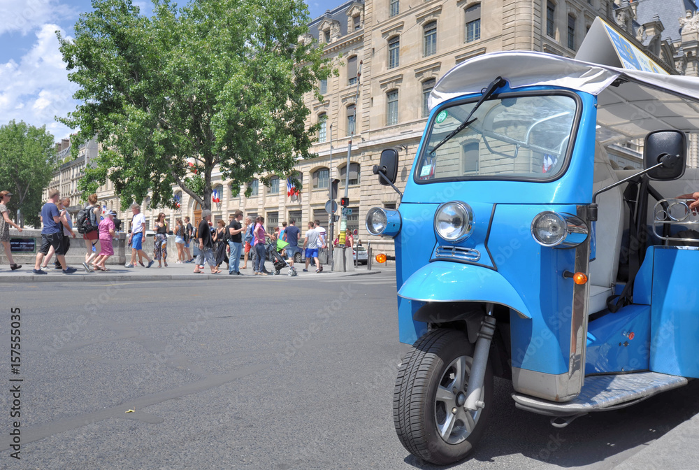taxi scooter à Paris 