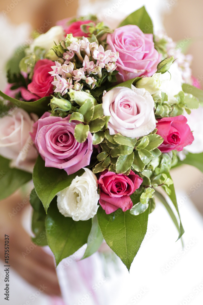 Bellissimo Bouquet da Sposa composto da rose di vario colore