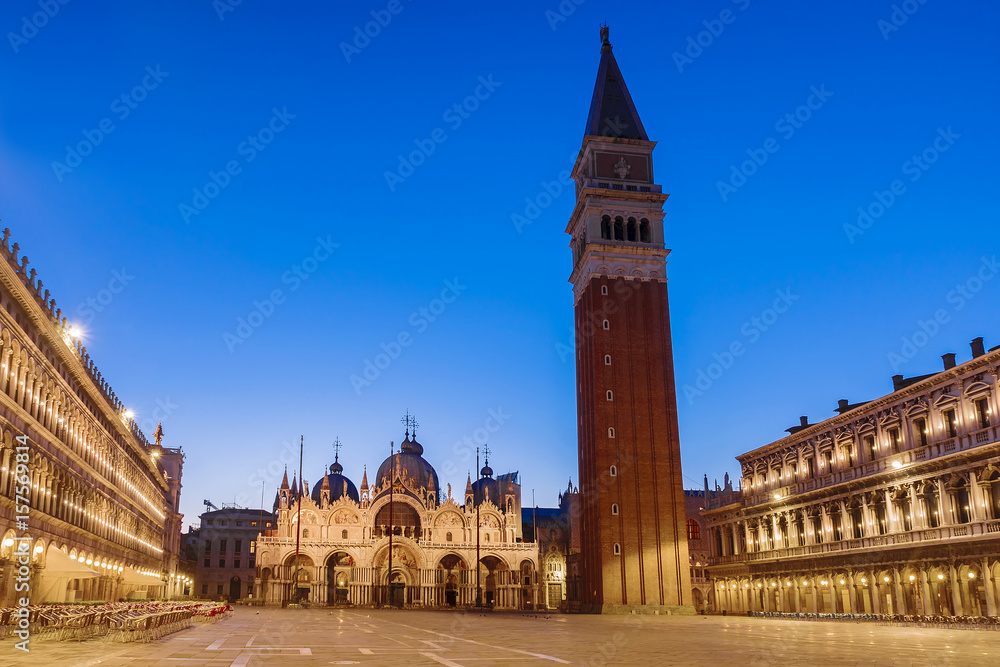 Naklejka premium Square of San Marco in Venice. Night view